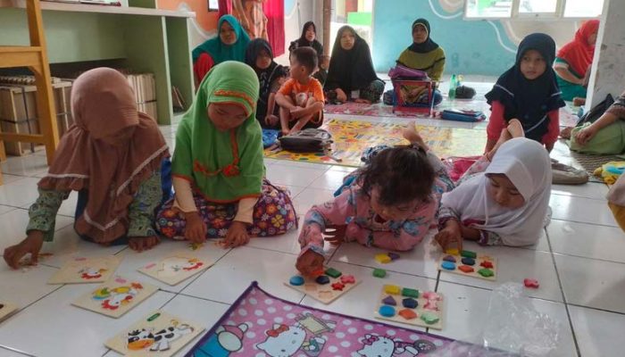Kegiatan Melatih Motorik Anak - Anak